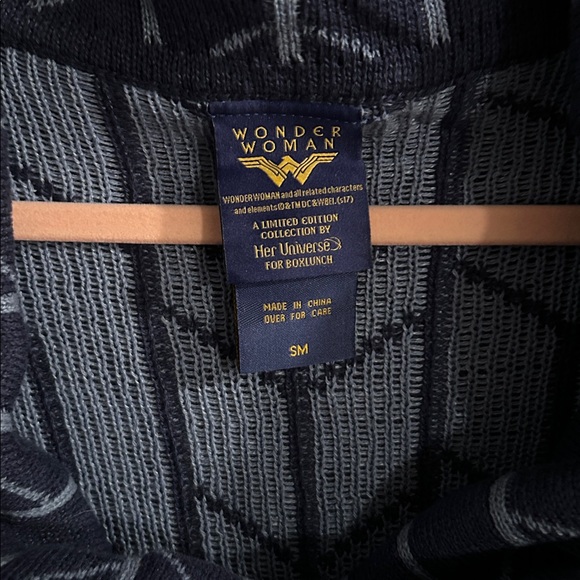 Her Universe Wonder Woman Cowl Neck Sweater Limited Edition - Small - Picture 2 of 2